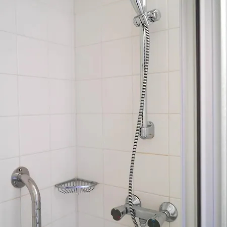 Djh ユーゲントヘルベルゲ ユーゲントゲストハウス * ドレスデン