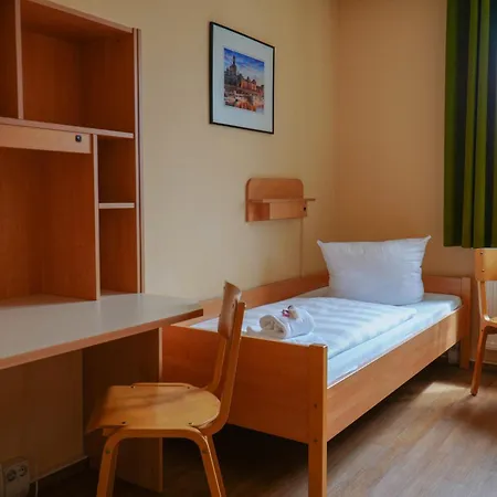 Djh ユーゲントヘルベルゲ ユーゲントゲストハウス ホステル ドレスデン